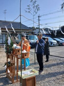 新事務所建築工事の地鎮祭を行いました。